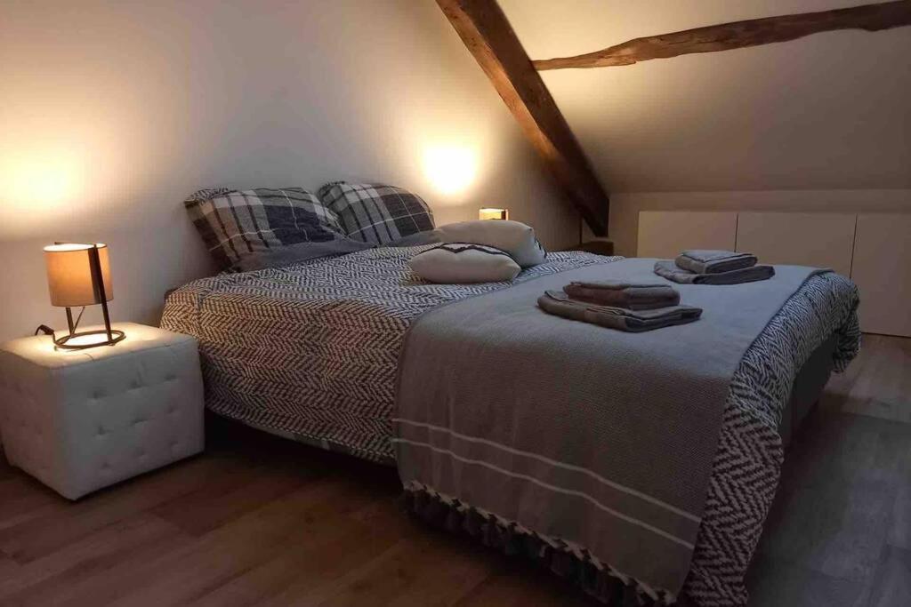 Apartamento Le Grenier De Charlotte Libin Exterior foto
